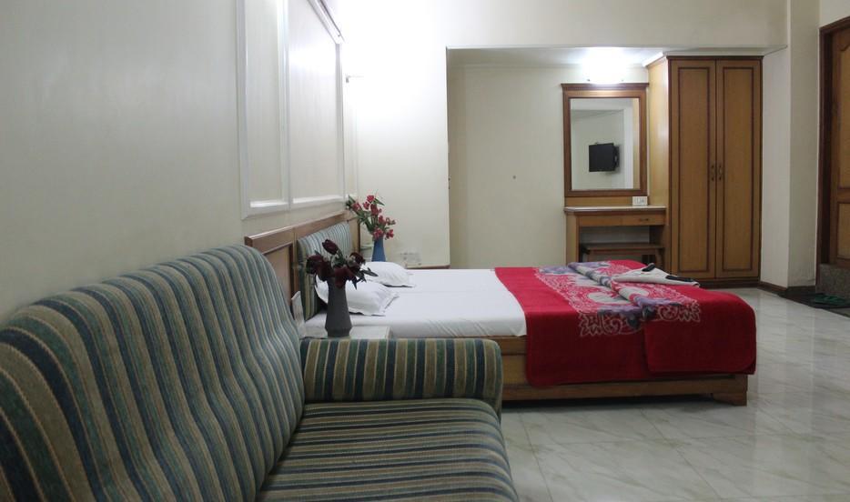 Hotel Unnati Ahmadábád Kültér fotó