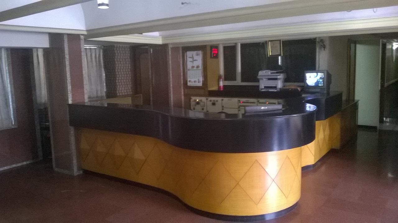 Hotel Unnati Ahmadábád Kültér fotó